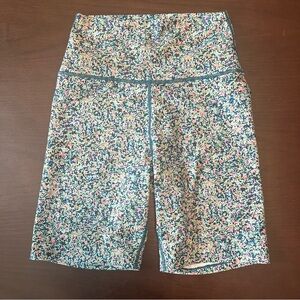 Sage Collective women’s high rise Ditzy print biker shorts. Size small.